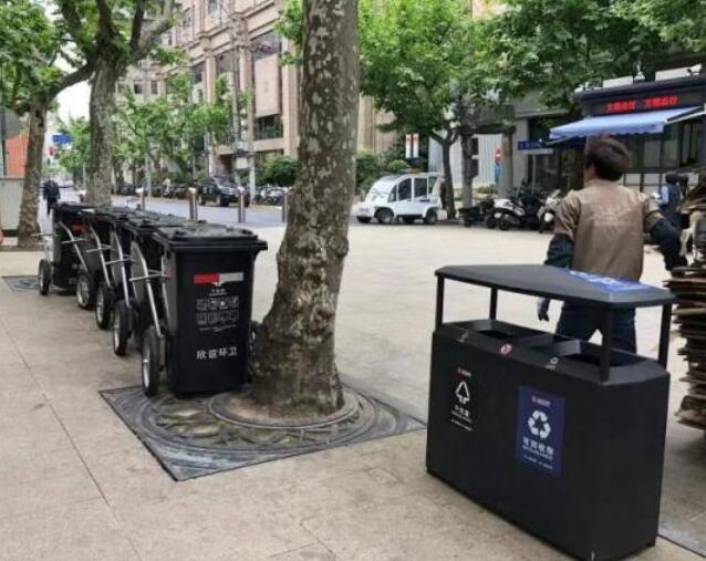 上海南京路步行街垃圾桶悄悄改变